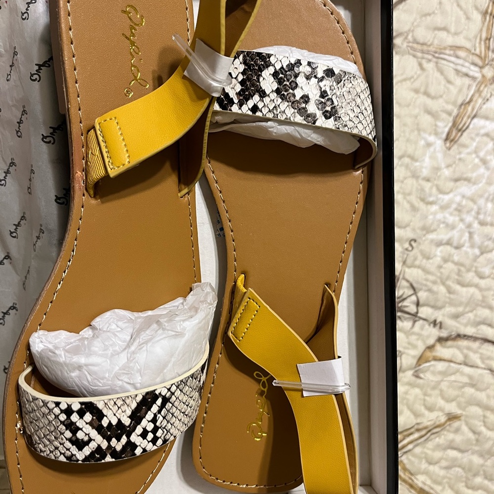 Flat sandals - Picture 3 of 4